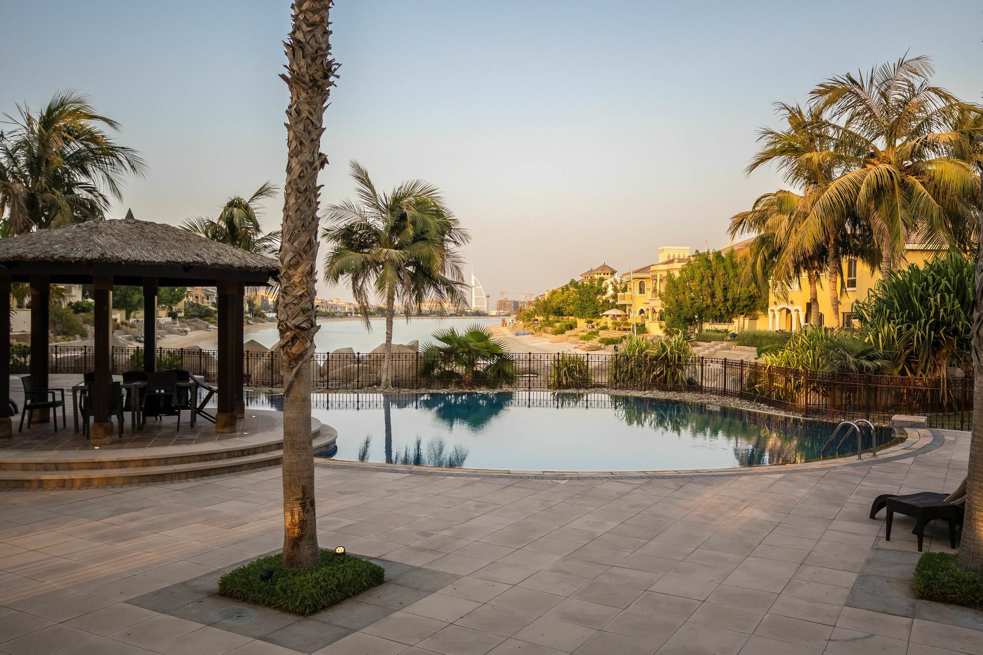 Yanjoon Holiday Homes - Palm Jumeirah Frond A Villas Dubai Exterior foto